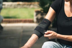 DonJoy CondiLax Elbow Support -Sports Racket Store donjoy condilax elbow support female 31206 03563.1698773013