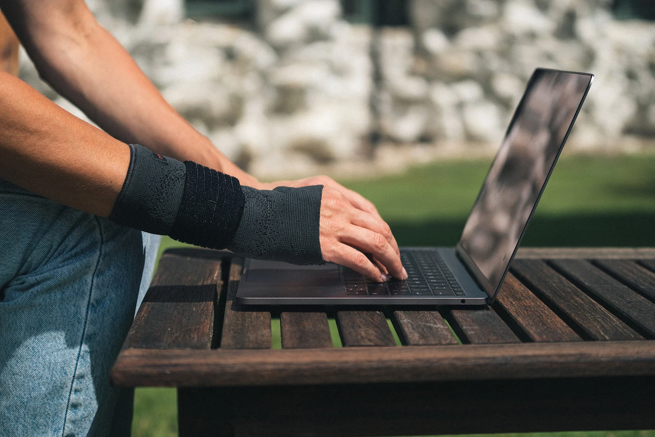 DonJoy ManuLax Wrist Support DonJoy ManuLax Wrist Support -Sports Racket Store donjoy manulax wrist support male 02276 95514.1698773019